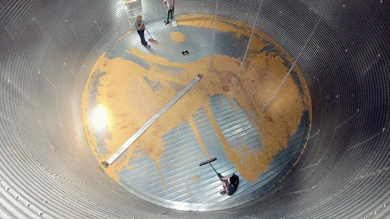 cleaning of grain bin