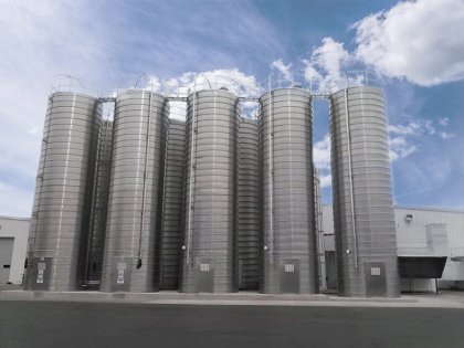 What is the difference between spiral steel silo and bolted silo?